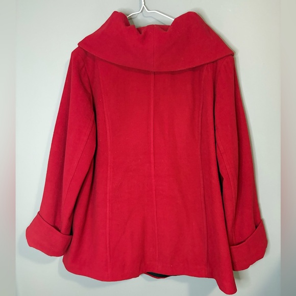 Laura size 16, cherry red wool/cashmere blend thick jacket with black lining - Picture 8 of 8